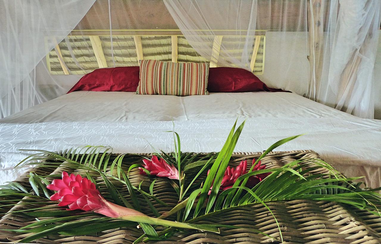 Island Home Uturoa Bagian luar foto